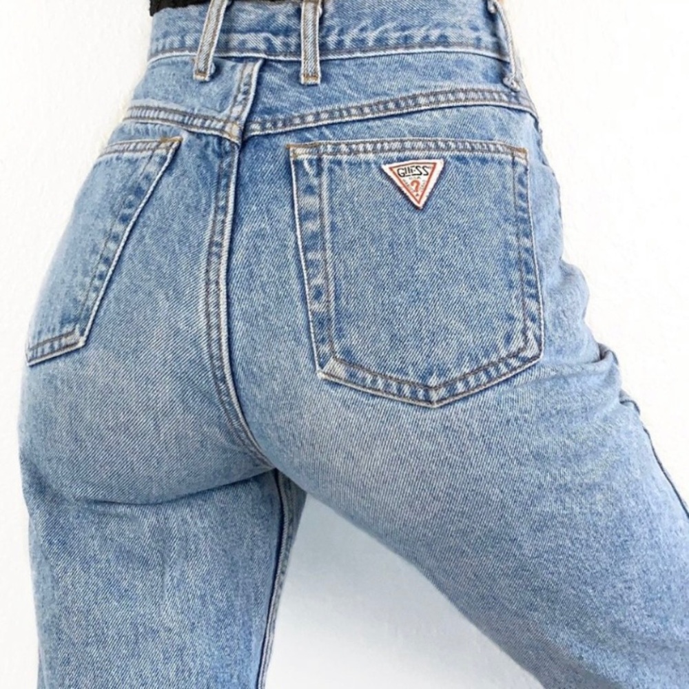 GUESS Vintage Light Wash High Wasted Jeans 32